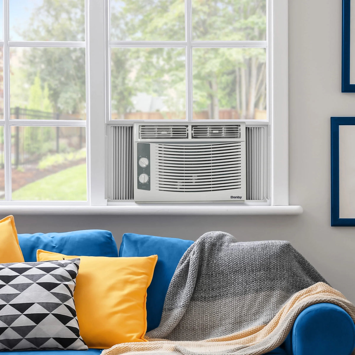 5,000 BTU White Window Air Conditioner Y4063