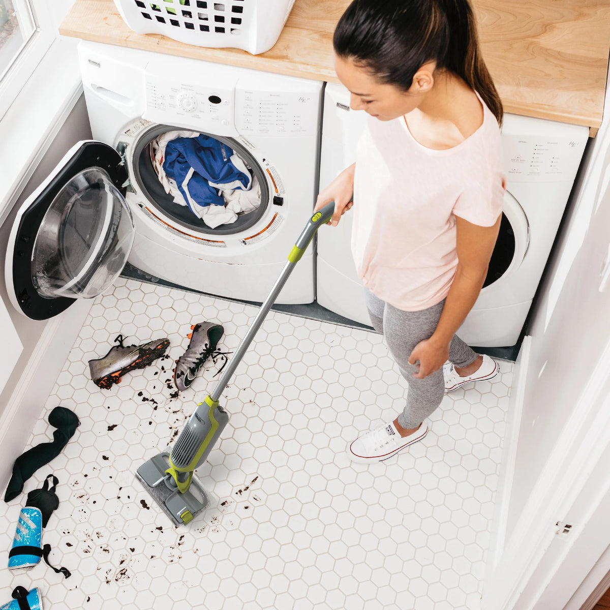 Cordless Hard Floor Vacuum Mop with Disposable Pads K645