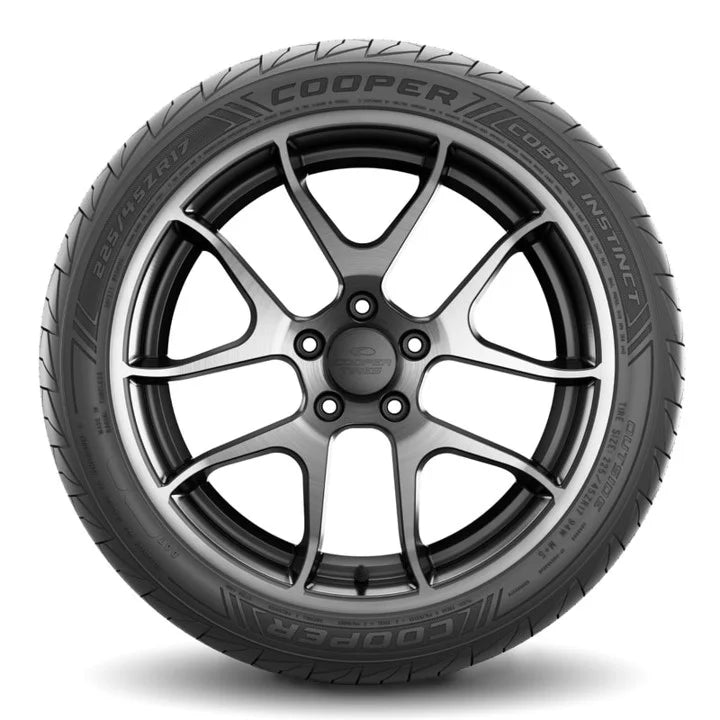 245/45ZR20 Performance Tire S306081
